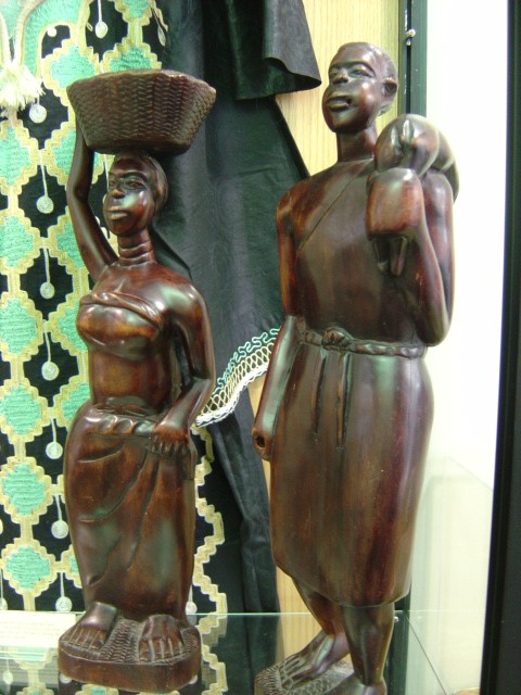 wood sculpture showing a couple returning home in the evening from their day's work