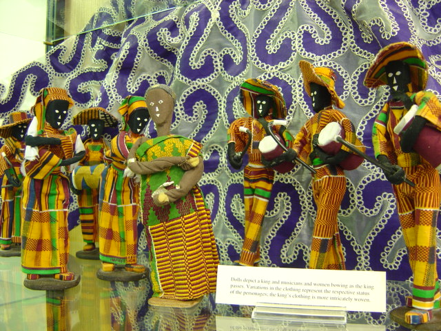 dolls representing the king and his court