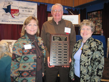 The Academy for Lifelong Learning (ALL) at Lone Star College-Montgomery has honored an outstanding couple, Dale and Lynda Woodruff, with the organizations 2010-11 Volunteer of the Year award. This is the third year that ALL, an intellectual and personal growth organization for active, older adults, has issued this award.