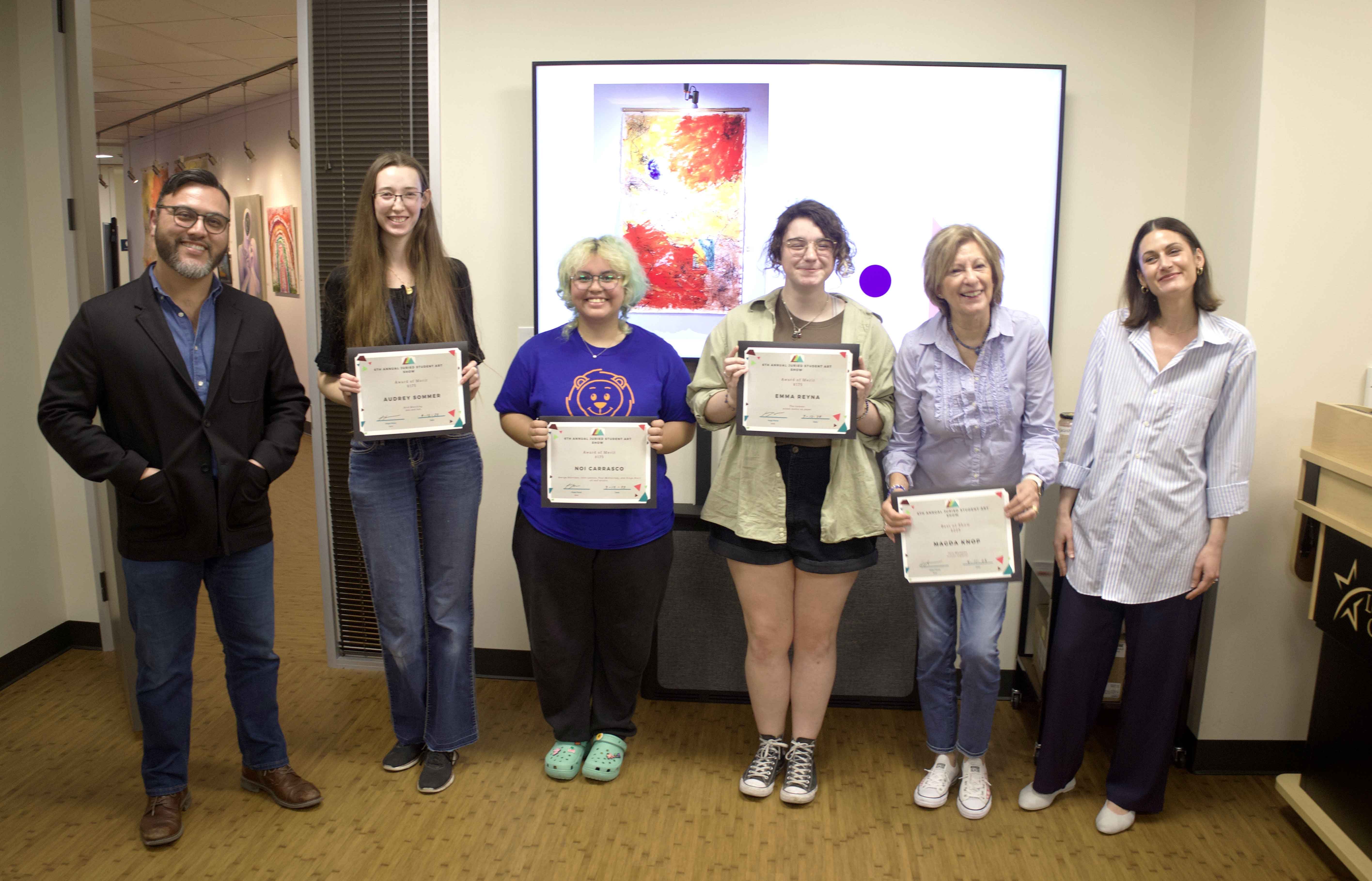 4 student award of merit winners with plaque and 2 art instructors