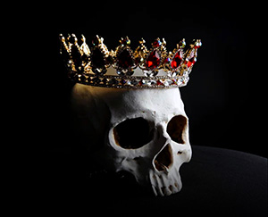 Hamlet - photo of a skull wearing a crown
