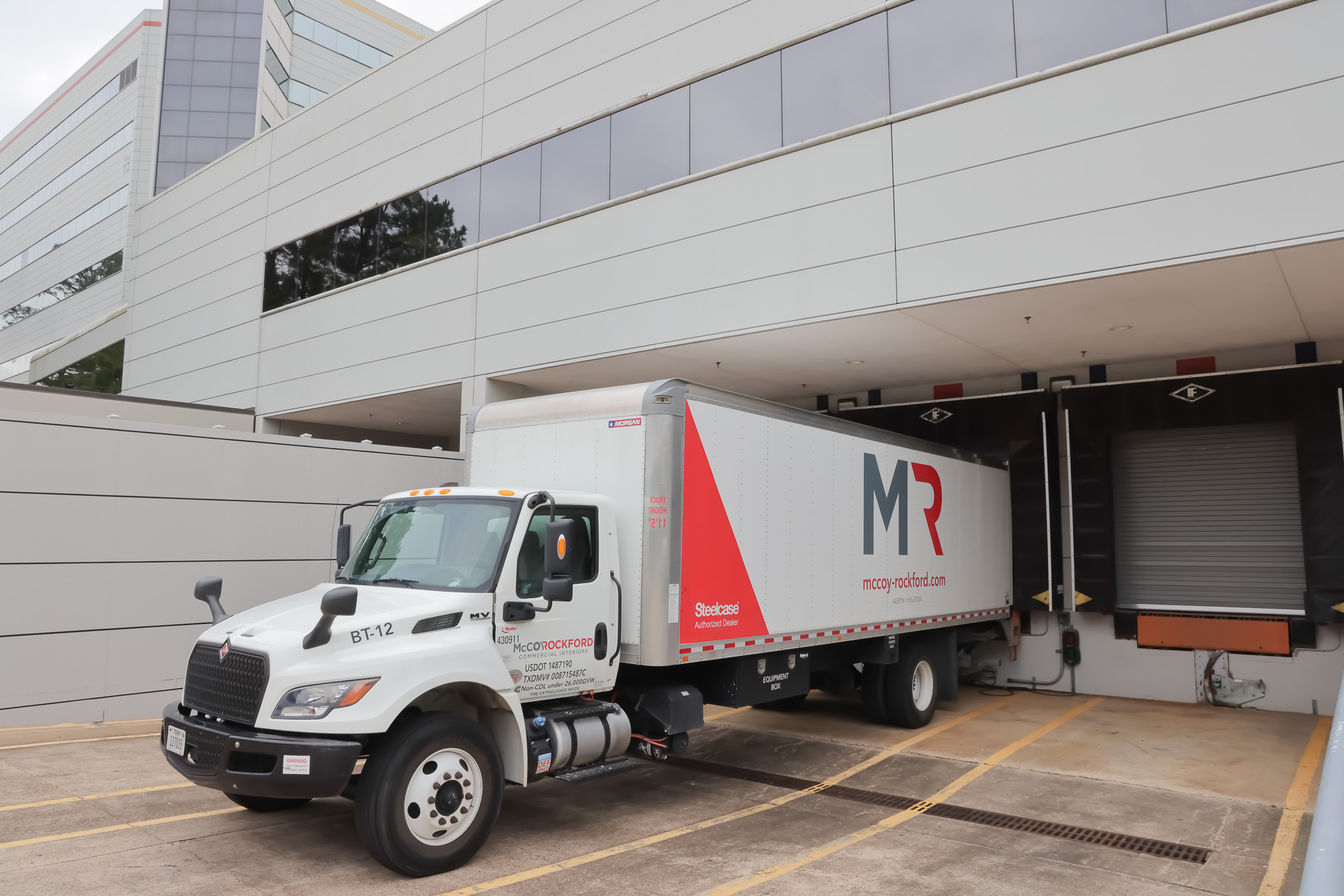 Loading dock and truck 