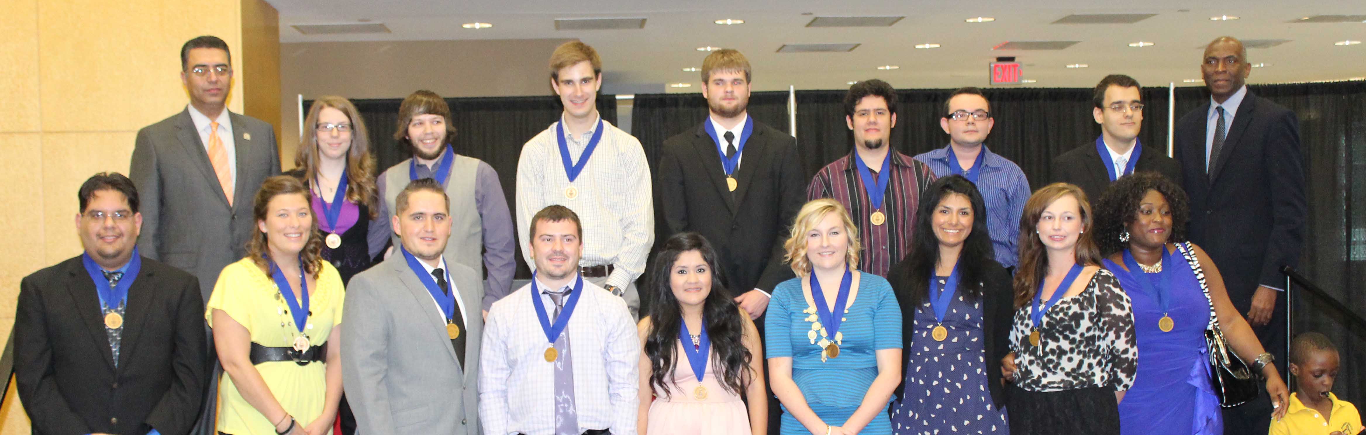 group picture of LSC-UP first graduates