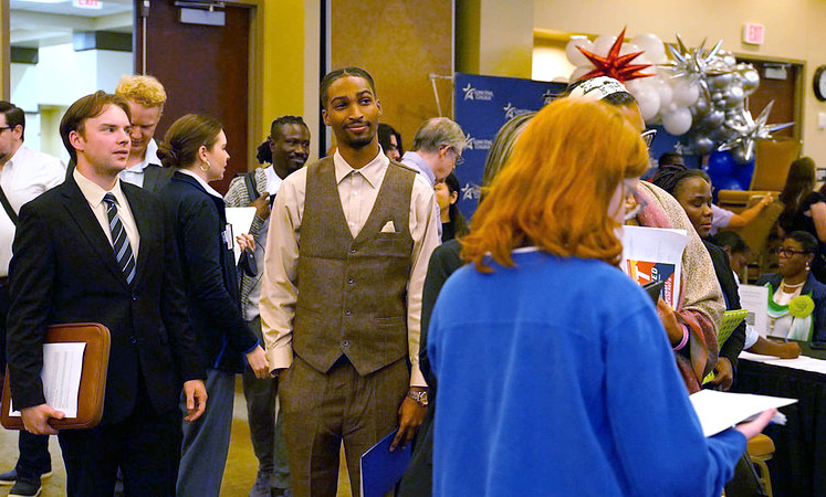 happy business people at student business event 