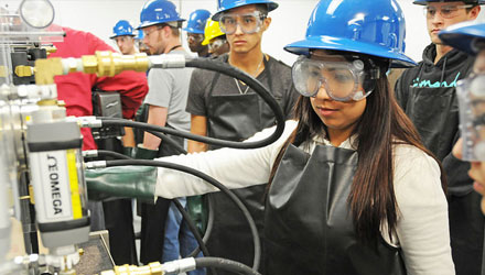 photo of students in lab 