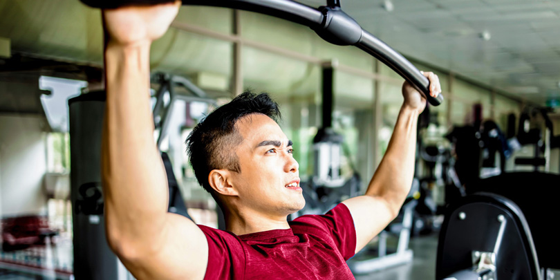 Man lifting weights