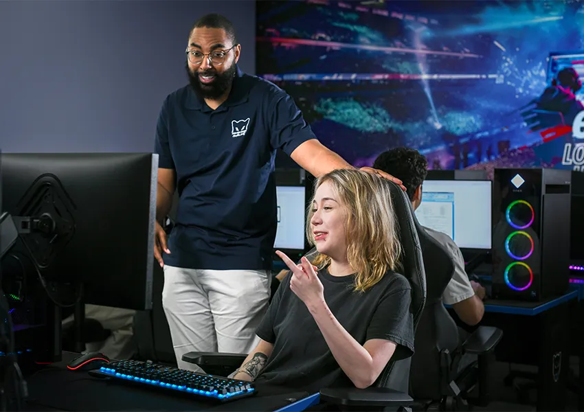 Female student sitting in a computer lab